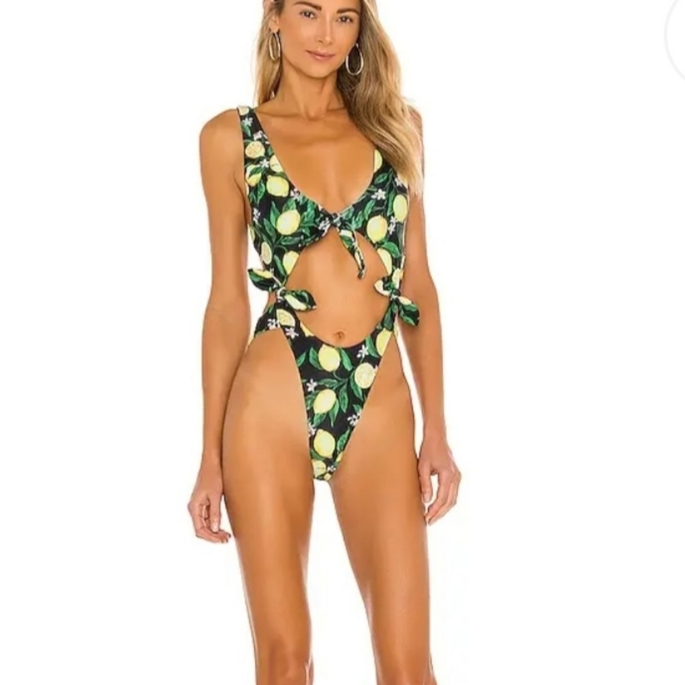 Lover's and Friends Fayola One Piece in Lemon Print 🍋